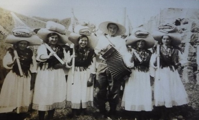 Sargaceiras de Afife na Festa do Traje, 1949